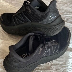 New Balance Men's Black Athletic Shoes